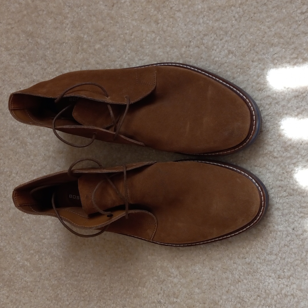 Size 10 bulkshin color Bostonian (Clark)  Desert Boots